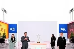 被误读的通告原文专题封面，纸面质感底色上有一段被高亮的文字条