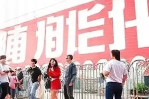 代言列表变动表专题封面，上下两行小方块数量不对称
