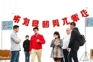 两个版本的会议记录对照专题封面，左右两栏浅色横线长短不一