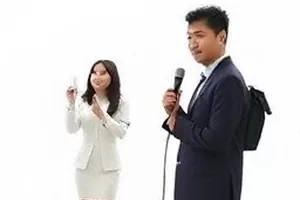 品牌方连夜改文案专题封面，橙色渐变上散落几段被划掉的短句线条